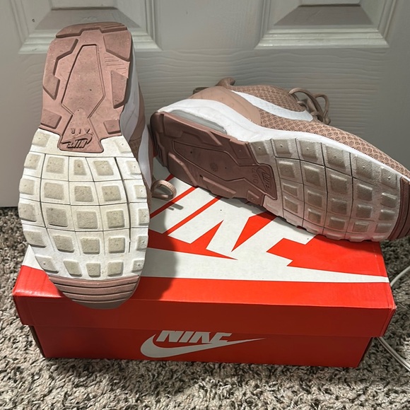 Nike Pink Sneakers - Picture 3 of 6